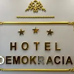Szálloda Demokracia Fushe-Arrez