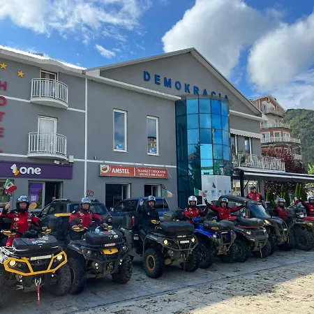 Demokracia Otel